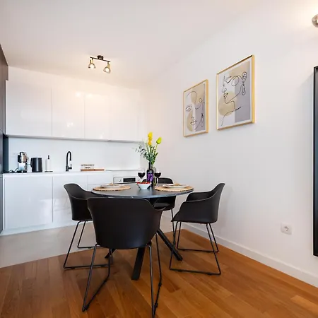 With Garage 아파트 자다르