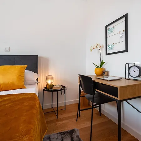 Apartman With Garage *