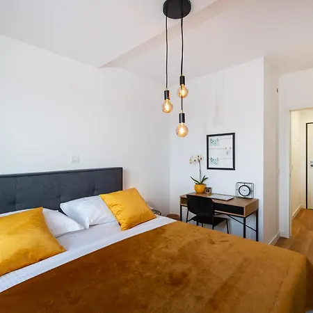 Apartman With Garage *
