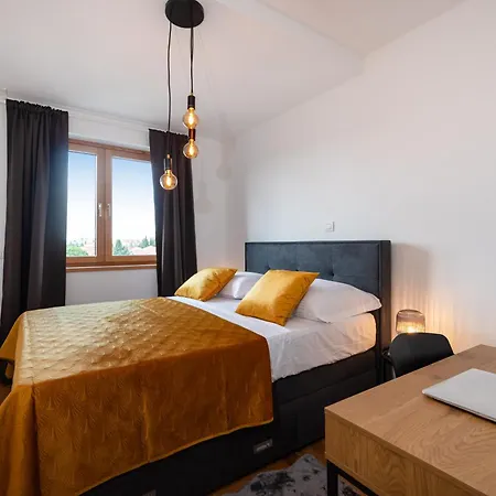 With Garage Apartman *