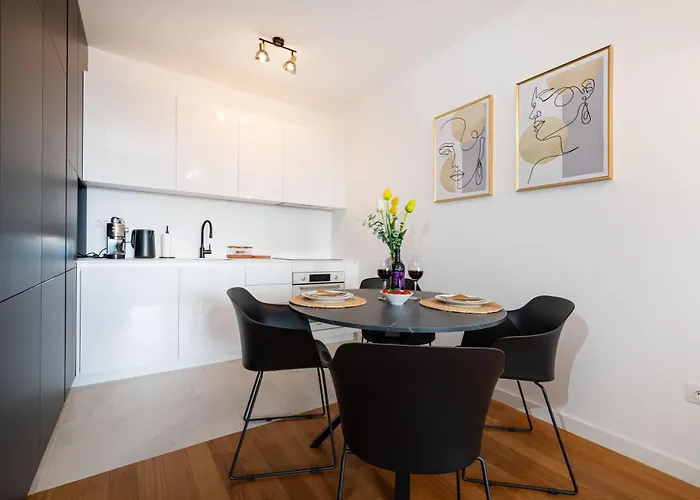 Apartman With Garage *