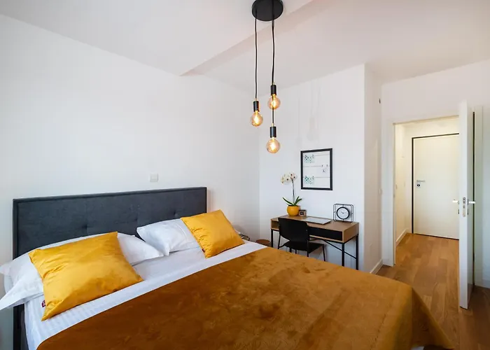 Apartman With Garage *