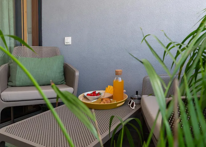 With Garage Apartament